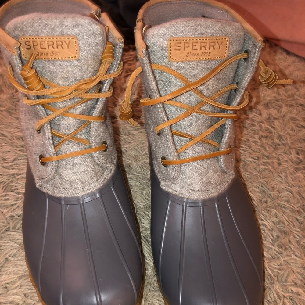 Sperry women’s saltwater boots, TAKING OFFERS